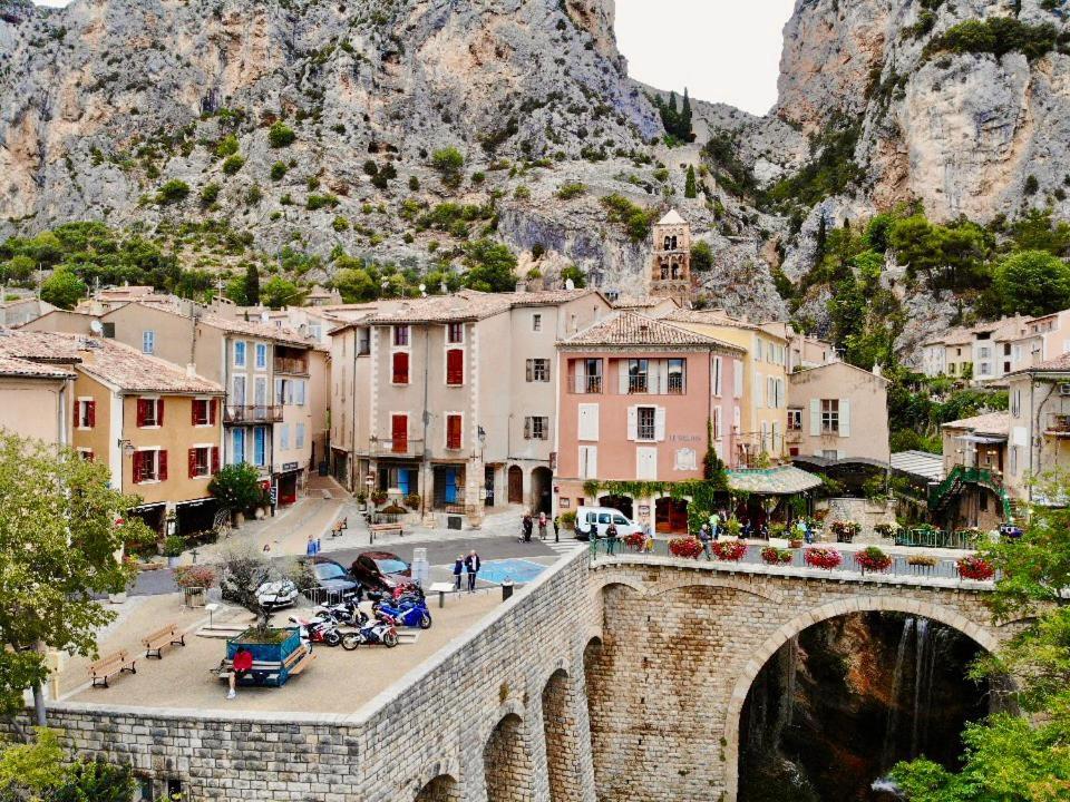 Le Logis Des Cascades 2 Appartement Moustiers-Sainte-Marie Buitenkant foto
